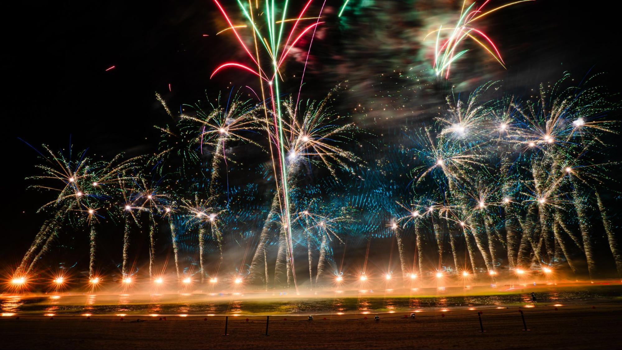 Tất tần tật về show jetski bắn pháo hoa đạt 2 kỷ lục Guinness hot nhất Cát Bà mùa hè 2025
 - 4